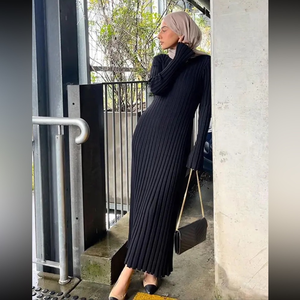 Black maxi ribbed long sleeve dress